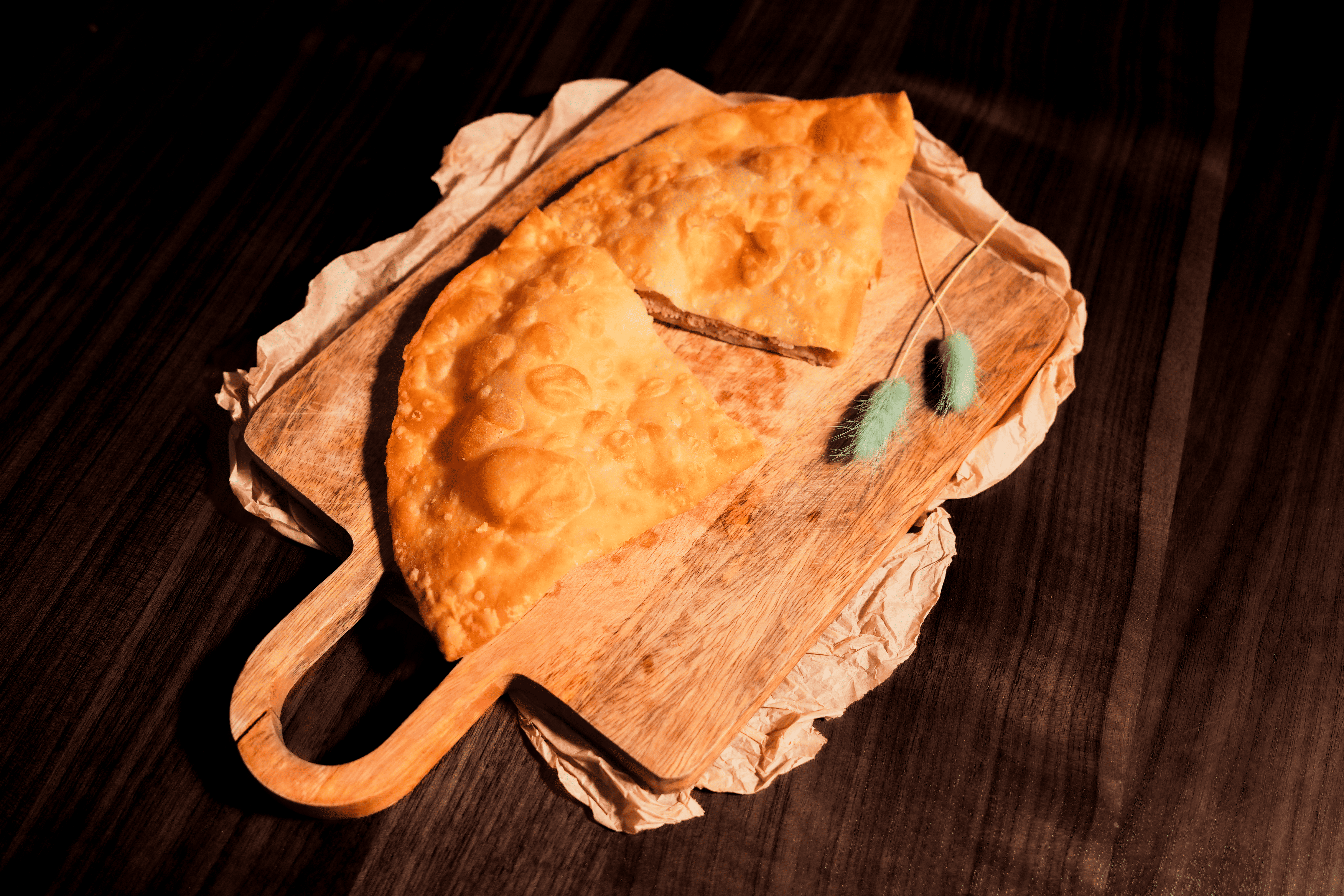 Cheburek cu tocatura de porc și vita