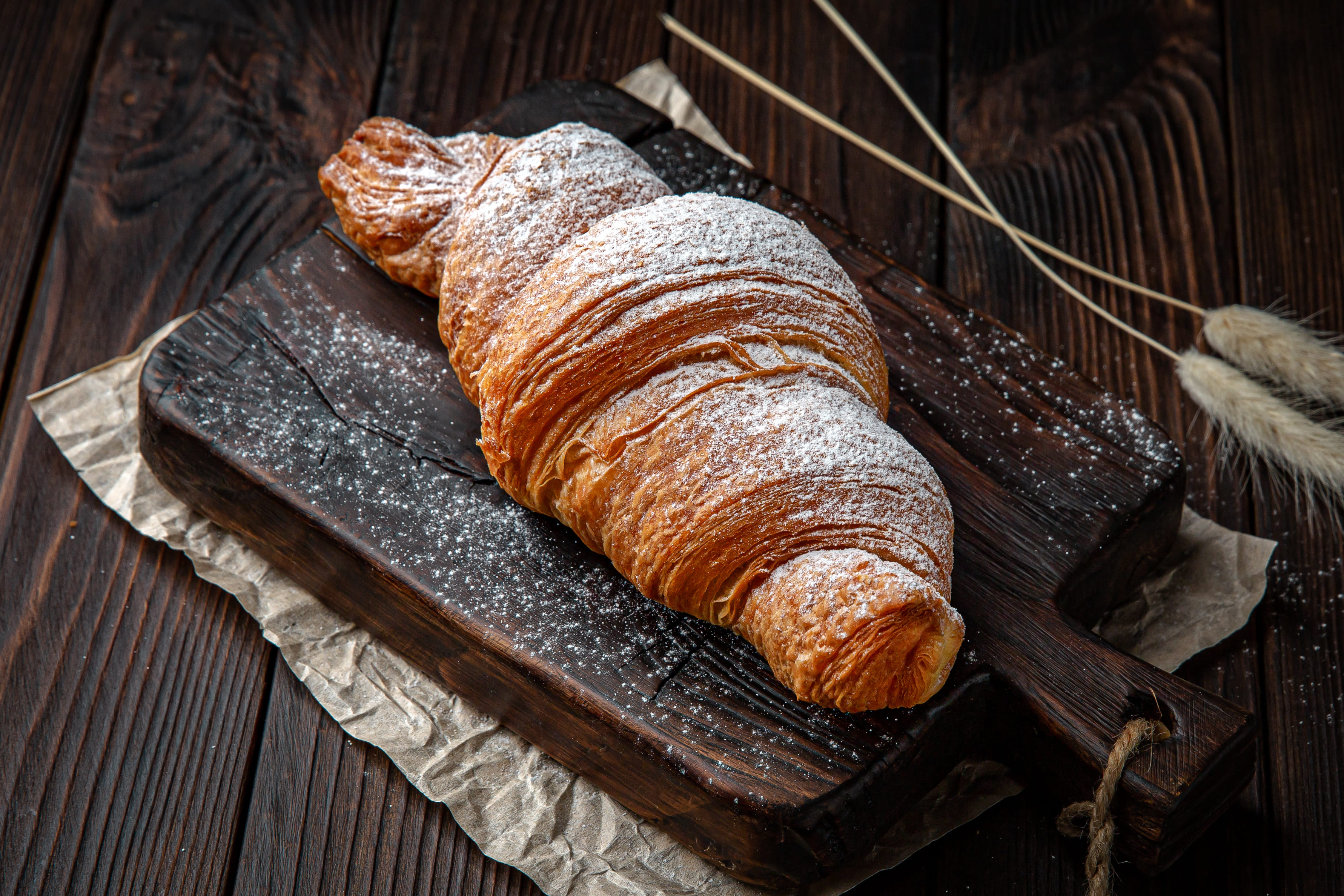 Croissant cu caramelă sărată